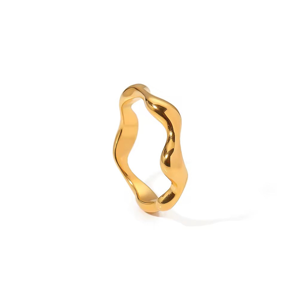 Curvy Ring