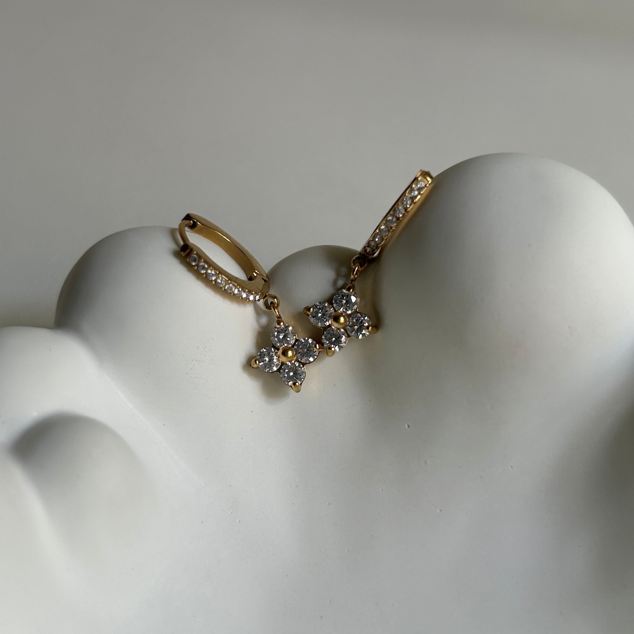 Dainty Floral Huggies