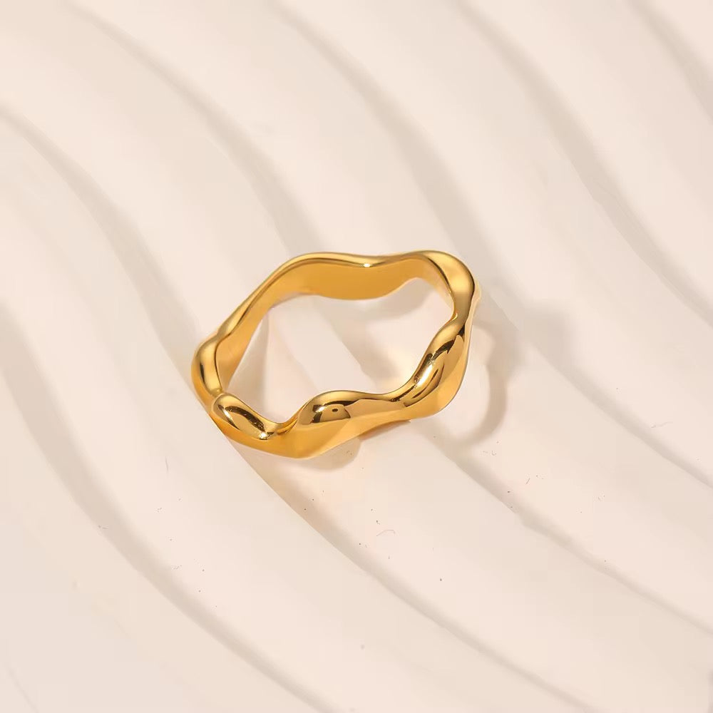 Curvy Ring