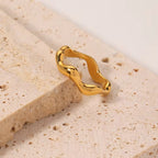 Curvy Ring